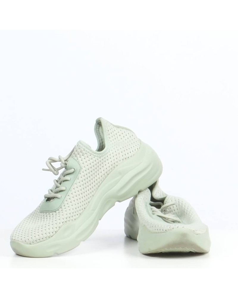 Sneakers / 37