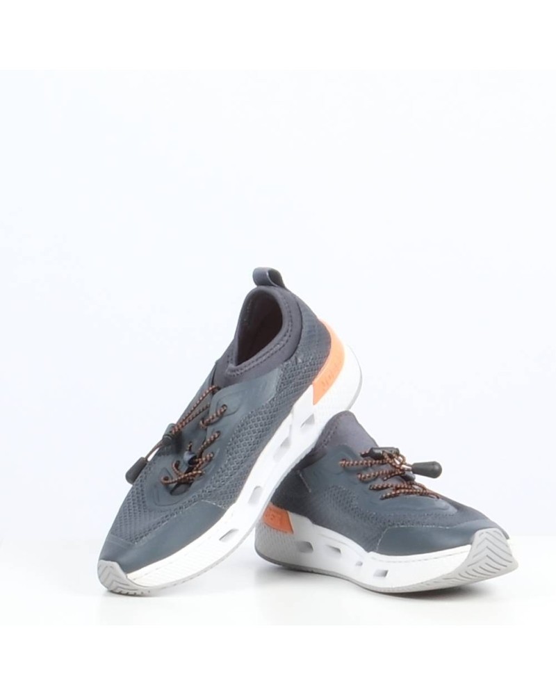 Turnschuhe / 36